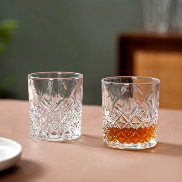 glassware_4_8d552bc8-6d0a-4ec1-9764-d08f337d12e4